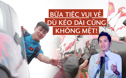 Bữa trưa vui vẻ đặc biệt đón U23 vì tắc đường mà kéo dài sang cả bữa tối nhưng MC vẫn xuất sắc suốt 7 tiếng đồng hồ