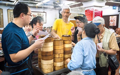 Đang đối mặt với nguy cơ đóng cửa nhưng nhà hàng dim sum này ở Hồng Kông lại càng đông khách đến không ngờ