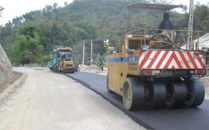 Giám đốc mang cả xe tải đi trộm... nhựa đường