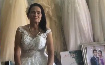 Nghệ An: Cô dâu 70 tuổi thử váy cưới khiến cư dân mạng xôn xao