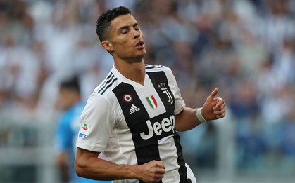 Giữa nghi án hiếp dâm chồng chất, Ronaldo được bạn gái cũ đứng ra bảo vệ