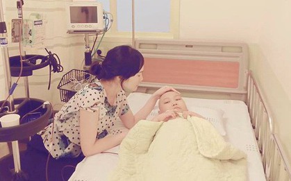 Chỉ sau một lần đau chân dữ dội, bé gái Hà Nội chưa từng biết đến bệnh viện đã được phát hiện mắc bệnh máu trắng