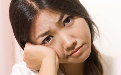 4 dấu hiệu cảnh báo làn da đang lão hóa sớm vì thói quen chăm sóc da không đúng cách