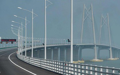 Trung Quốc thông xe cây cầu vượt biển dài nhất thế giới trị giá 20 tỷ USD