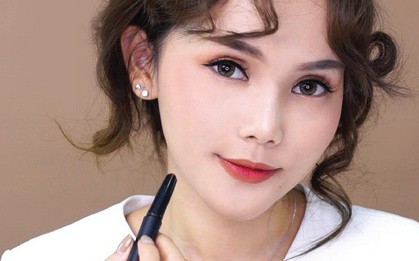 Khám phá son bút chì Cathy Doll One Draw giá "hạt dẻ" khiến con gái Việt "chết mê chết mệt"