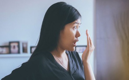 Hơi thở có mùi là dấu hiệu cảnh báo nhiều bệnh nguy hiểm mà bạn chớ nên chủ quan bỏ qua