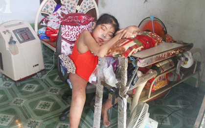 Xót cảnh cô gái trẻ 12 năm ngủ ngồi, chỉ mong chết đi vì không muốn bố mẹ nợ hoài tới nỗi không thể chữa bệnh cho em