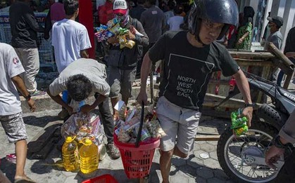 Quân đội Indonesia cảnh báo sẽ bắn người cướp bóc sau thảm họa động đất, sóng thần