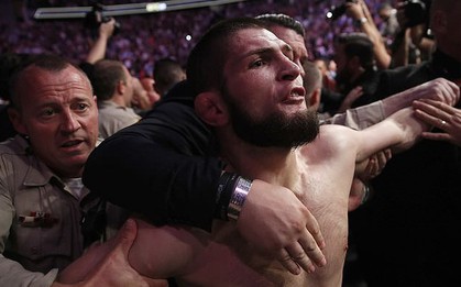 Đây là lý do khiến "độc cô cầu bại" Khabib bất chấp danh dự để tấn công McGregor