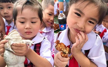 Chùm ảnh khiến cư dân mạng tưởng tiết học yêu thương động vật, ai ngờ lại là môn học nấu ăn