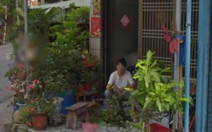 Xem ảnh Google Maps, người phụ nữ bật khóc khi tình cờ thấy người mẹ đã qua đời đang ngồi trước hiên nhà