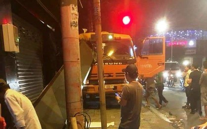 TP.HCM: Tài xế nhanh tay đánh lái khi xe tải mất phanh tại ngã tư đèn đỏ, nhiều người thoát chết trong gang tấc