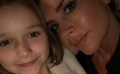 Cận cảnh vẻ xinh đẹp của Harper Beckham: Mắt nai to tròn trong veo, hàng mi dài cong vút "đốn tim" fan