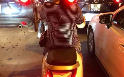 Mới mở bán được vài giờ, người dân đã bắt gặp xe máy điện VinFast lăn bánh trên phố đông