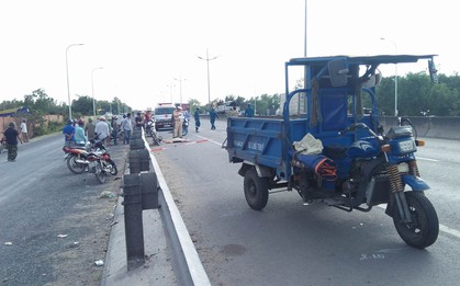 Tông vào xe ba gác chở thanh nhôm, nam thanh niên tử vong ở Sài Gòn