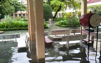 Nha Trang: Thầy cô đón 20-11 trong bùn, người chết vẫn tăng