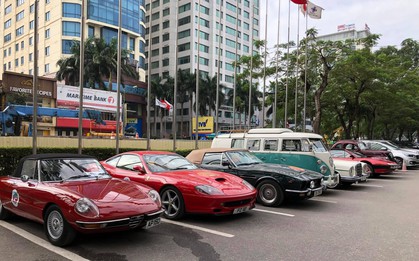 Chùm ảnh: Dàn xế cổ siêu sang với vẻ đẹp vượt thời gian đang tề tựu tại Hà Nội