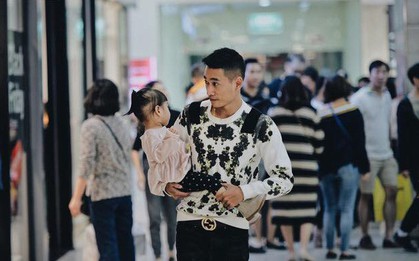 Cơn sốt Black Friday: TTTM ở Hà Nội mở cửa tới nửa đêm, trẻ nhỏ theo chân bố mẹ đi "săn sale"