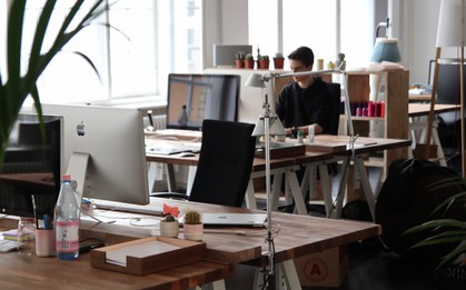 Trường ĐH đầu tiên ở Việt Nam tổ chức thi học kỳ trên máy tính bảng, giám sát bởi 100 camera, không cần giấy bút!
