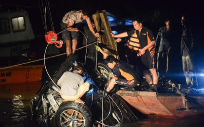 2 nạn nhân tử vong trong vụ ô tô Mercedes lao xuống sông Hồng đều là nữ, 1 người chưa xác định được danh tính