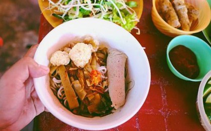 Người Pleiku có món bún cua thối: vừa bịt mũi vừa ăn mà vẫn cứ hấp dẫn