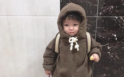 "Bà cụ non" lúc nào cũng cầm đồ ăn trở thành fashionista hot nhất mùa đông vì quá đáng yêu