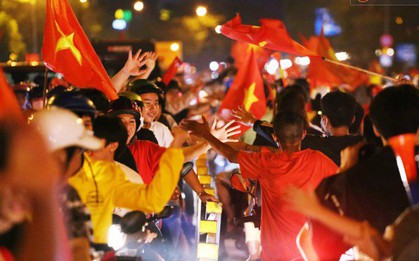 Cấm ô tô vào trung tâm Sài Gòn, tạo điều kiện cho người dân ủng hộ ĐT Việt Nam đêm chung kết lượt đi AFF Cup 2018