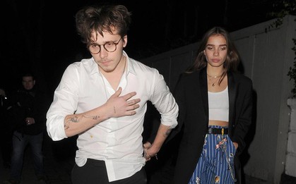 Trong khi Chloe yêu đồng giới, Brooklyn Beckham lại công khai hẹn hò một cô bạn gái mới toanh