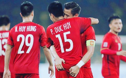 Có 1 bức ảnh mà Quế Ngọc Hải và Đức Huy đều háo hức chia sẻ, dân mạng soi ngay ra điểm "bất thường"