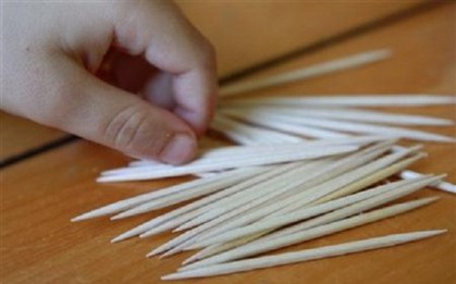 Trung Quốc: Giáo viên trường mầm non chất lượng cao dùng tăm nhọn đâm trẻ