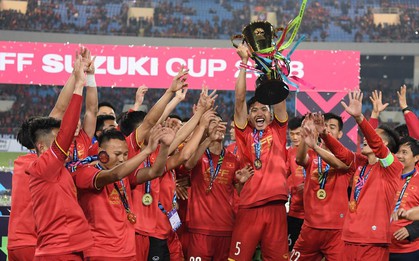 Khoảnh khắc vàng của ngày hôm nay - ĐT Việt Nam nâng cao cúp AFF Cup 2018