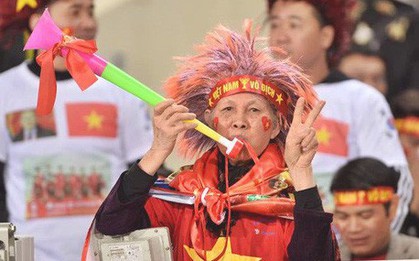 CĐV Việt Nam kêu gọi cấm kèn vuvuzela, trả lại bầu không khí trong sạch cho sân Mỹ Đình, đồng thời học hỏi cách cổ vũ chuyên nghiệp của Malaysia
