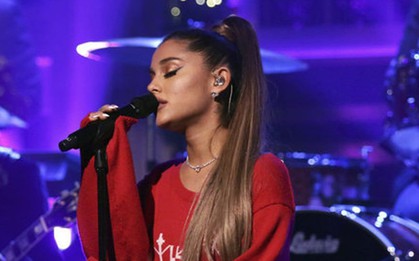 Fan khi nghe Ariana Grande hát ca khúc mới: "Nốt cao của cô ấy thổi tung cả... bộ tóc giả của tôi"