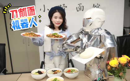 Nấu ăn ngon đã là gì, Tiểu Dã còn giỏi đến độ chế tạo được cả robot giữa văn phòng