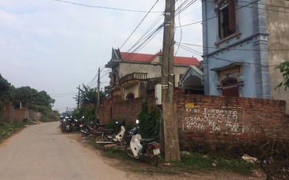 Vụ người phụ nữ bán cá bị sát hại: Phát hiện con dao nhọn, vết đỏ nghi là máu ở nhà người đi cùng