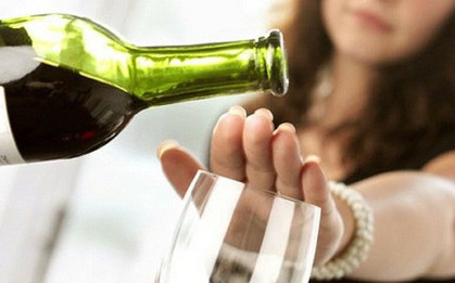 3 người hôn mê do ngộ độc rượu sau tiệc Noel, chuyên gia cảnh báo cẩn trọng ngộ độc rượu dịp cuối năm