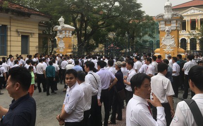Vụ Vinasun kiện Grab đòi 41,2 tỷ đồng: Toà buộc Grab bồi thường 4,8 tỷ đồng, tài xế Vinasun hát “náo loạn”