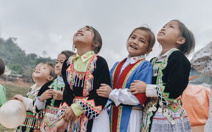 Chùm ảnh: Nụ cười rực rỡ của thầy và trò Tri Lễ xua tan giá lạnh của mùa đông