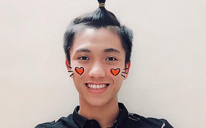 Những "gạch đầu dòng" siêu đáng yêu về Phan Văn Đức: Thánh ngơ, nghiện vuốt tóc, selfie 1001 kiểu như 1