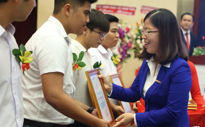 Sinh viên được tiếp thêm động lực học tập từ quỹ học bổng UEF