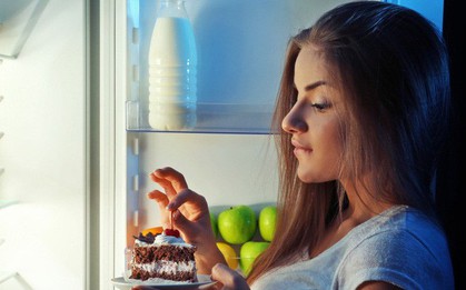 5 thói quen ăn uống tai hại khiến vòng 2 của bạn ngày càng phình to mất kiểm soát