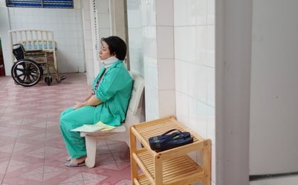 Thương tâm mẹ trẻ bị lửa xăng đốt nát da thịt, một mình chống chọi đau đớn trong viện: “Giờ tôi chỉ sống vì con”
