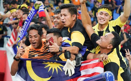 CĐV Malaysia "khô máu", lên mạng thanh lý đồ đạc chỉ vì một tấm vé sang Mỹ Đình xem chung kết