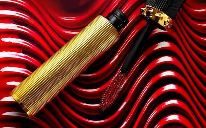 Christian Louboutin "chơi trội" với mascara màu đỏ lấy cảm hứng từ những đôi giày đế đỏ huyền thoại