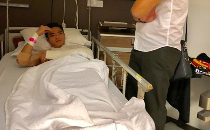 Thủ môn đội tuyển Việt Nam gãy tay được phẫu thuật tại Singapore