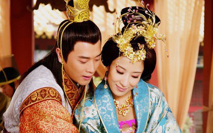Không phải mỹ nhân, tính tình tàn độc lại hơn vua đến 19 tuổi nhưng người phụ nữ này vẫn khiến Hoàng đế si mê