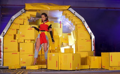 Chanel tạo một sân bay làm show diễn, còn Vetements thì mở hẳn show diễn ở sân bay
