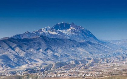 Thời tiết xấu cản trở công tác tìm kiếm máy bay Iran gặp nạn