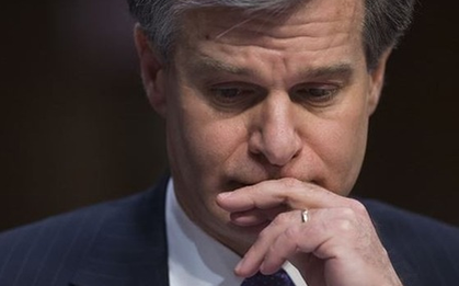 Giám đốc FBI đối mặt với sức ép từ chức sau vụ xả súng