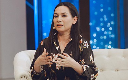 Phi Nhung nói về việc nhận nuôi 23 người con: "Các bà mẹ đừng đẻ ra rồi bỏ con trước chùa, bàn tay Nhung nhỏ lắm!"